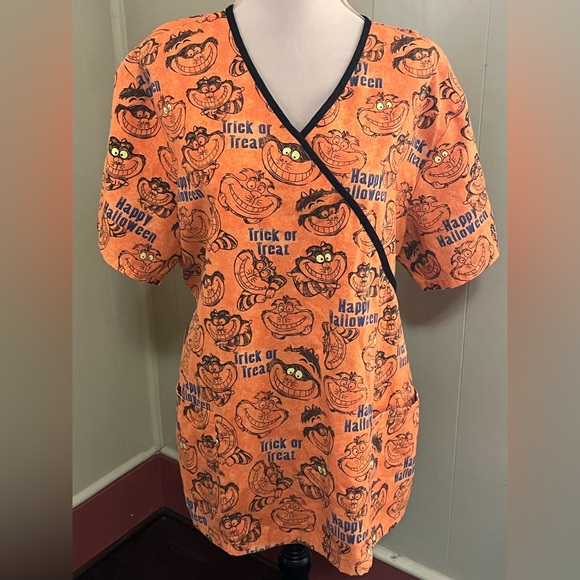 The Wonderful World of Disney Halloween Orange CheshireCat Scrub Top Pockets XL - Picture 3 of 11